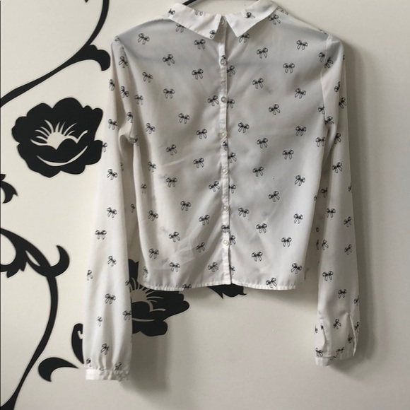 Button up women’s shirt - Picture 2 of 4
